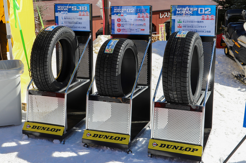 ゲレタク車両の足下を支えるダンロップブース