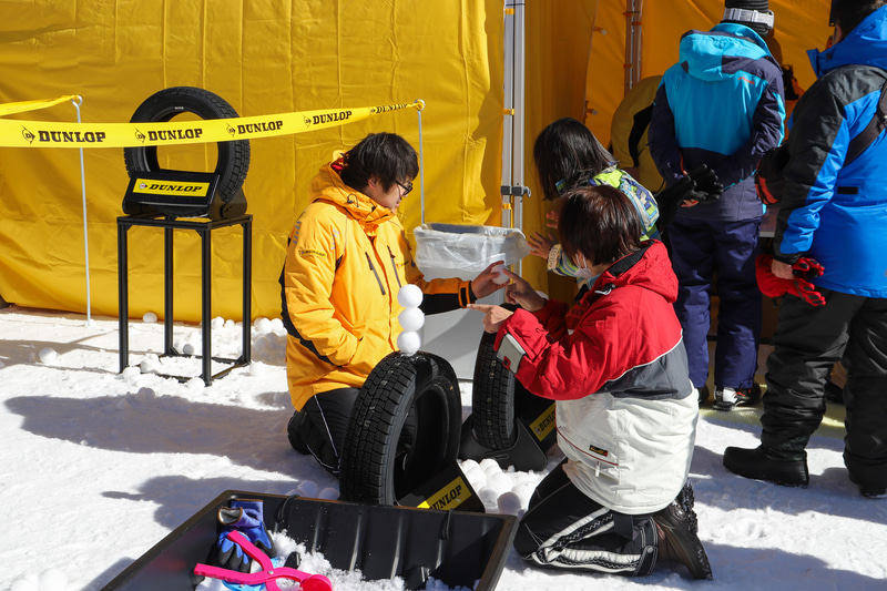 カーリングやストラックアウト、雪玉積みといったミニゲームをクリアするともらえるコインで、ドラえもんがちゃがちゃにチャレンジできる