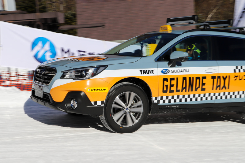 ゲレタク車両の足下を支えるダンロップブース