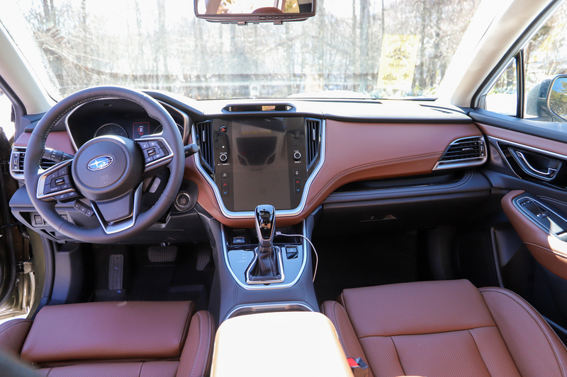 インテリアは北米仕様。シートの色は少し薄めの茶色ということで、日本に導入される場合は変更があるかもしれないとのこと