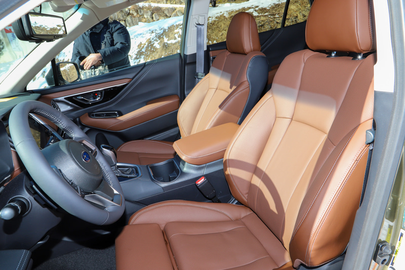 インテリアは北米仕様。シートの色は少し薄めの茶色ということで、日本に導入される場合は変更があるかもしれないとのこと