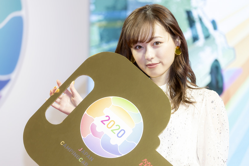 降旗会長からビッグキーが手渡された