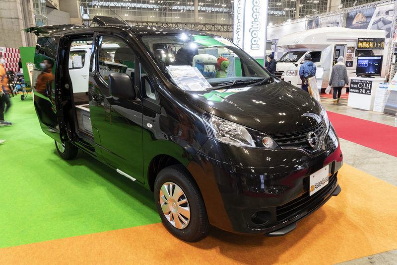 ガソリンエンジン搭載の「NV200 バン」がベース。4WDも選択可能