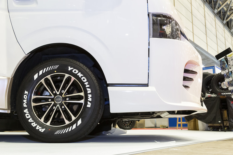 ホワイトレターが目を惹く「PARADA PA03」。サイズは215/60R17と215/65R16の2タイプ