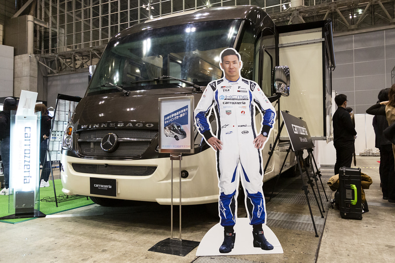 小林可夢偉選手の愛車。インパネにはサイバーナビが装着されている