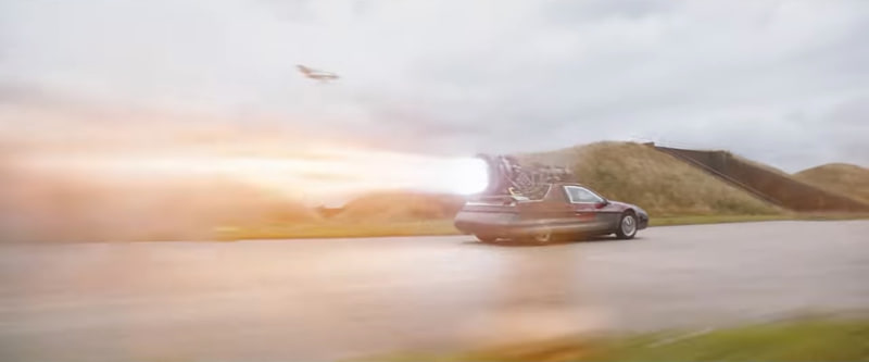 コンパクトカー＋ロケットの力業合体車