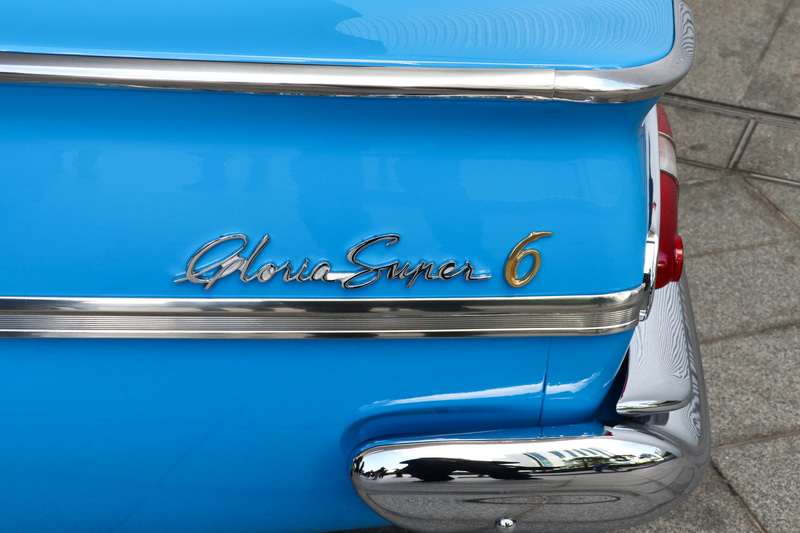 グロリア スーパー6のエンブレム