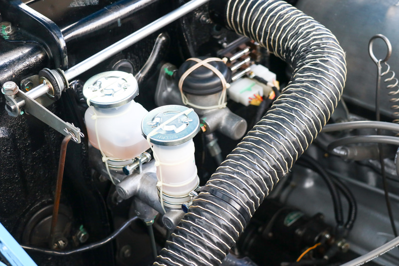 マスターシリンダーはレース時はタンデム型だったので、タンデム型へ変更