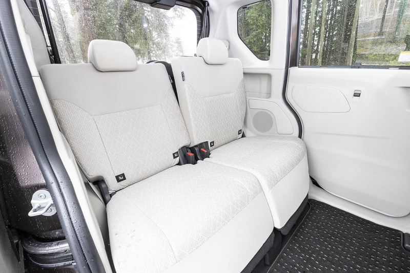 それぞれリクライニングが可能