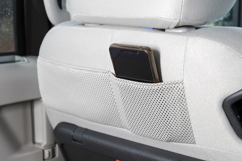 助手席のシートバックポケットは全車標準