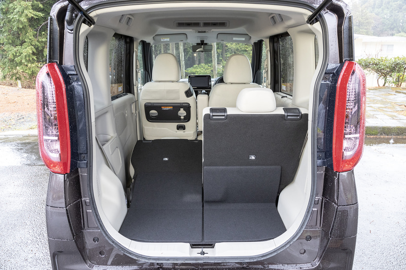ラゲッジ容量もたっぷり。5:5分割可倒式リアシートを使えば積載量に合わせたアレンジが可能