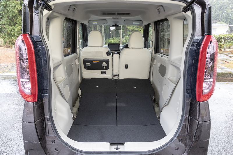 ラゲッジ容量もたっぷり。5:5分割可倒式リアシートを使えば積載量に合わせたアレンジが可能