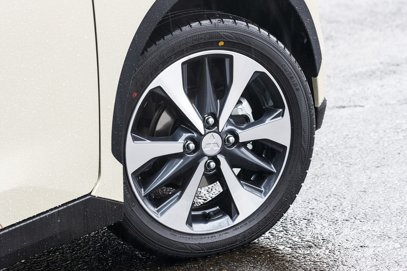 G、Tグレードのタイヤサイズは165/55R15でアルミホイールを標準装備