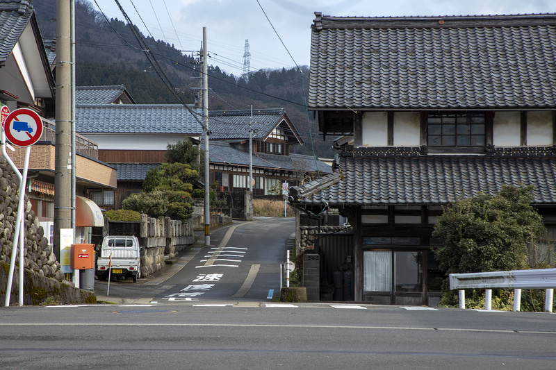 永平寺町の道も平坦ではない。そのためタクシー利用が増える傾向になると言うが、バスより料金が高い。そのため健康管理の通院すら回数を減らすことにもなっているという