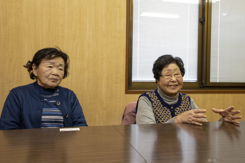 利用者代表としてお話を聞かせていただいたのが今川冨美子さん（右）と荒井とみゑさん（左）