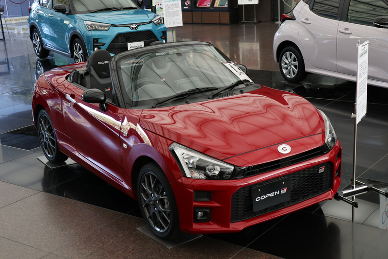 「コペン GR SPORT」（マタドールレッドパール）