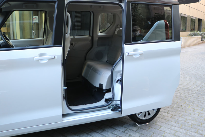 センサーが反応すればゆっくりとドアが開いていく