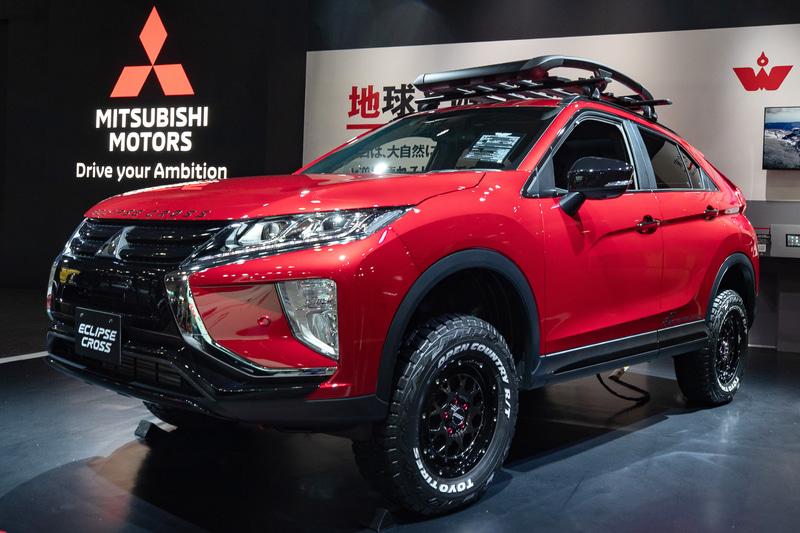 「エクリプス クロス　週末探検家仕様」に「OPEN COUNTRY R/T」ホワイトレター（235/70R16 106Q）を装着