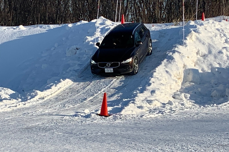 ヒルディセントコントロールで坂を下りる