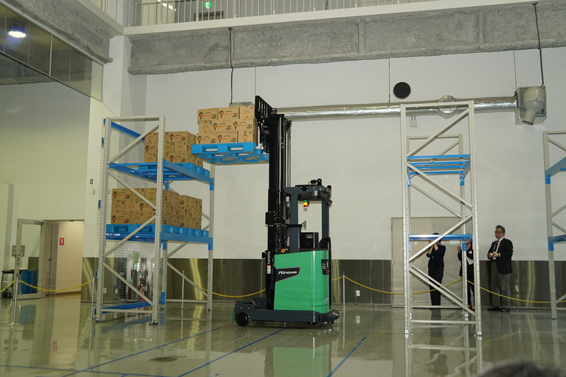 無人で作業をこなすRinova AGF。有人による操作も可能