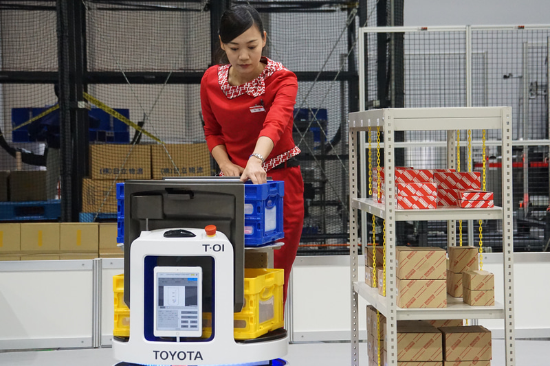 ピッキング作業が終了すると自律走行で集荷場に向かう