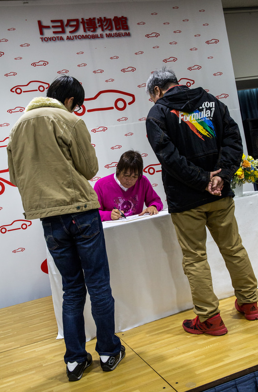 サイン会も開かれ、スーパーカーファンにとっては最高の1日で幕を閉じた