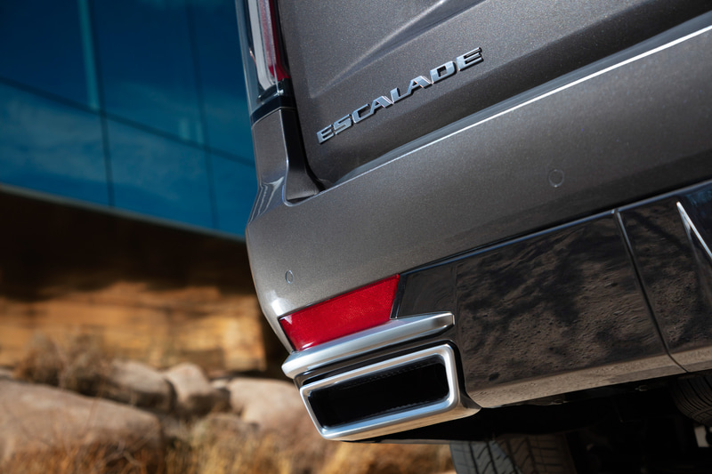 マフラーは左右に配置