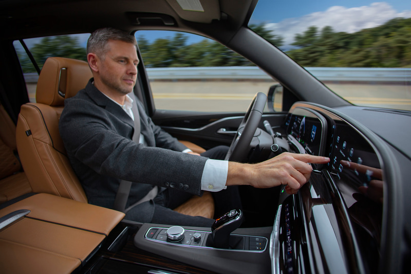 スーパークルーズドライバーアシスタンステクノロジーを搭載し、長距離のハンズフリー運転も可能になっている