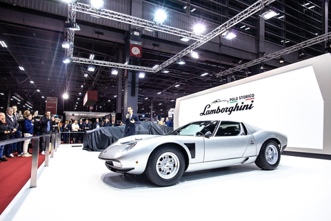 ランボルギーニ、世界に4台の「ミウラ SVJ」をレトロモービルで展示