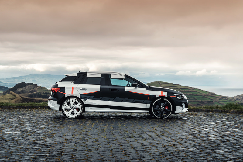 カモフラージュされる新型A3 スポーツバック