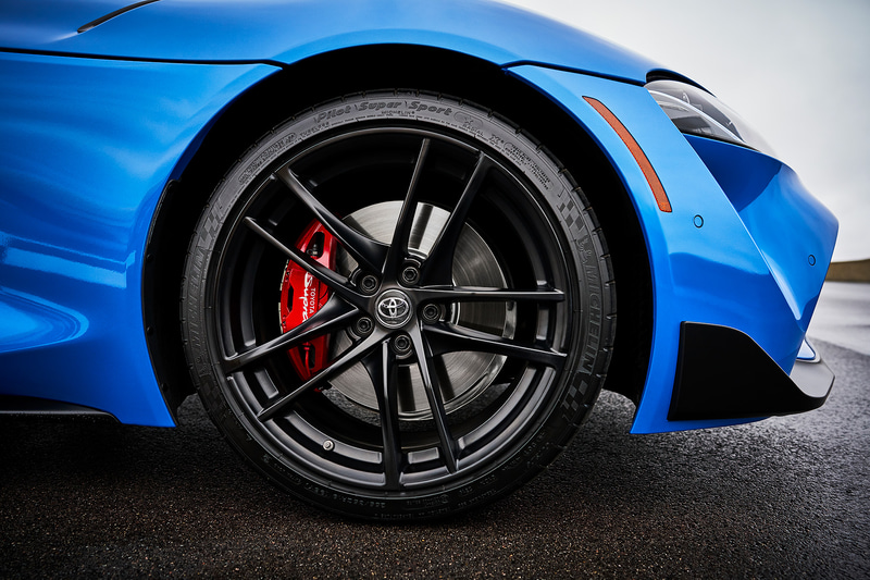 リリースで公開された写真。果たして発表されるモデルは？