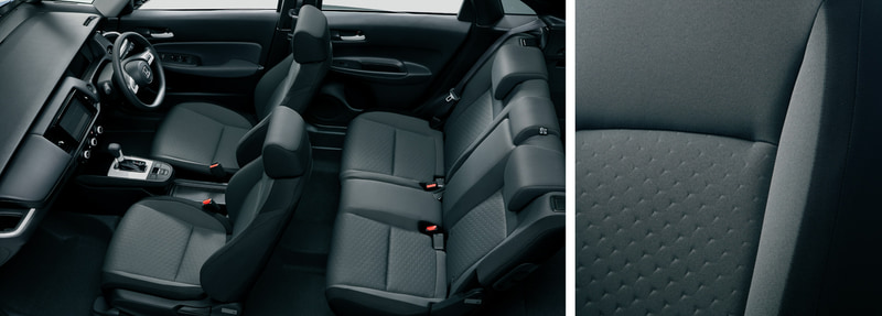 BASICはファブリックシートを採用。内装色はソフトグレーとブラックの2種類