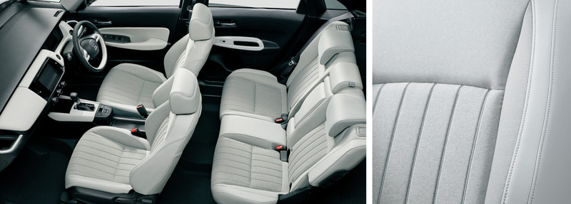 HOMEは表皮がプライムスムース×ナチュラルテキスタイルとなるコンビシートを採用。内装色はソフトグレーとブラックの2種類