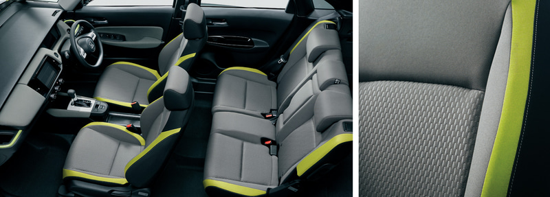 シート表皮にはっ水ファブリックを採用。内装色はブラック×グレーが基本となり、ボディカラーがアクセント2トーンカラーの車両は内装もブラック×ライムグリーンでコーディネートする