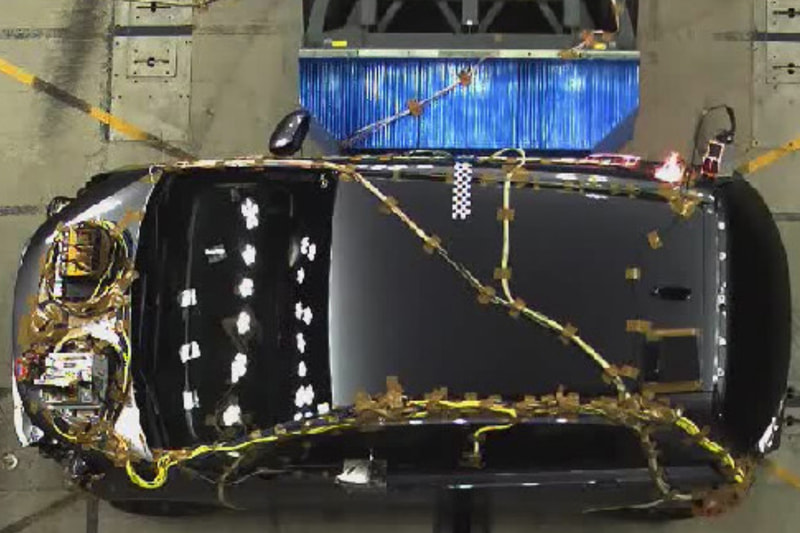 従来モデルから採用しているコンパティビリティ対応ボディもさらに改良。優れたパッシブセーフティ性能を実現。前席用i-サイドエアバッグシステム＋サイドカーテンエアバッグシステム（前席/後席対応）を全車に標準装備している