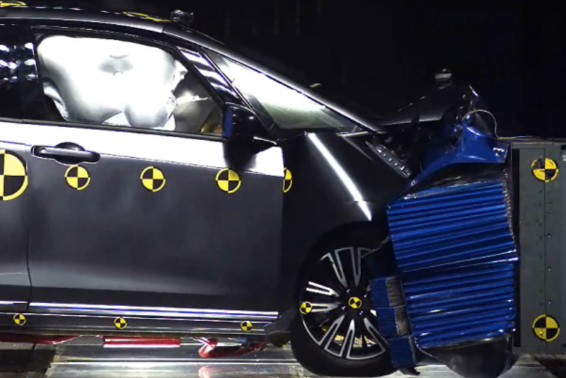 従来モデルから採用しているコンパティビリティ対応ボディもさらに改良。優れたパッシブセーフティ性能を実現。前席用i-サイドエアバッグシステム＋サイドカーテンエアバッグシステム（前席/後席対応）を全車に標準装備している