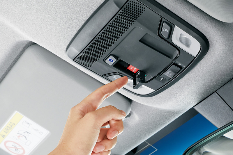 新世代コネクテッド技術「Honda CONNECT（ホンダ コネクト）」では、エアバッグの展開を受けてオペレーターに自動通報されたり、ボタン操作での通報サービスなどに対応。車外からスマホを使ってエアコンやドアロックなども操作できる