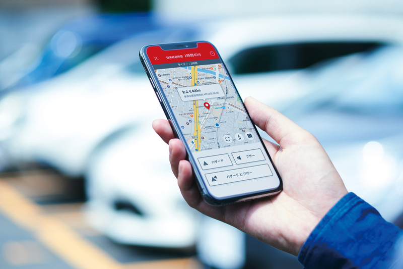 新世代コネクテッド技術「Honda CONNECT（ホンダ コネクト）」では、エアバッグの展開を受けてオペレーターに自動通報されたり、ボタン操作での通報サービスなどに対応。車外からスマホを使ってエアコンやドアロックなども操作できる