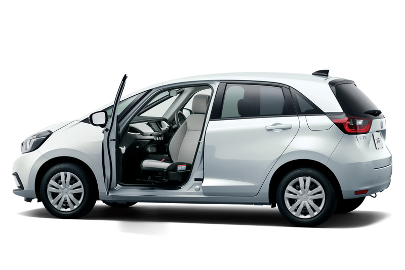 フィット e：HEV BASIC 助手席回転シート車