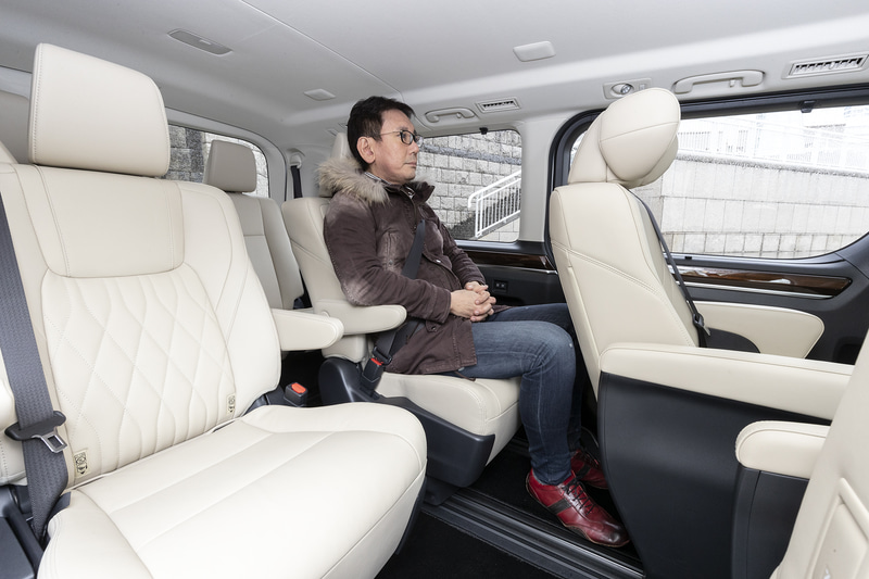 3列目のリラックスキャプテンシートに座ったところ