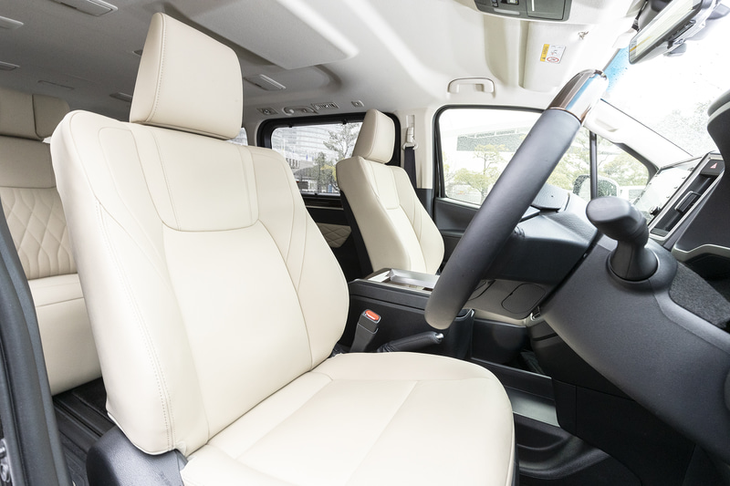 厚みのある運転席シート