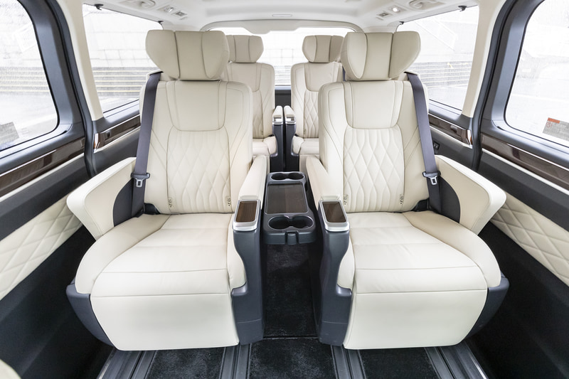 こちらは3列シート6人乗り仕様となるPremiumのリアシート配置