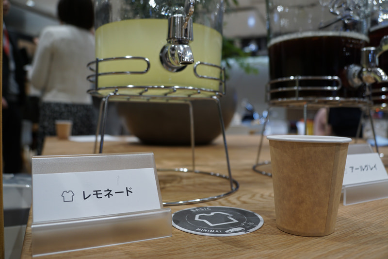 味覚ブース「ここちよい味わい」各種ジュース、フレーバーティーなど。聴覚・視覚・嗅覚・触覚の選択結果から、今の気分を診断。その気分にぴったりな、ここちよい飲み物が提供される