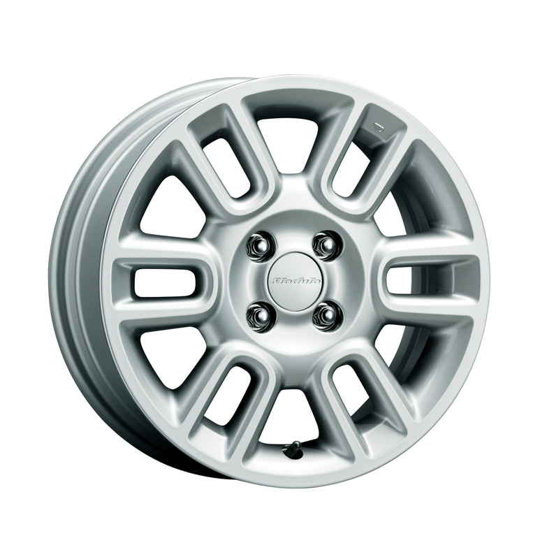 15インチアルミホイール（ME-018）ブレードシルバー：1万4850円/本