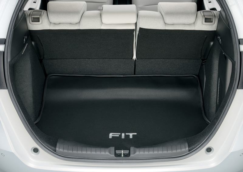 ラゲッジソフトトレイ：1万1000円