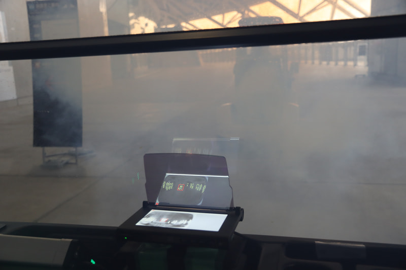 目視では見えにくい先行車両もHUDにはしっかりと映し出される