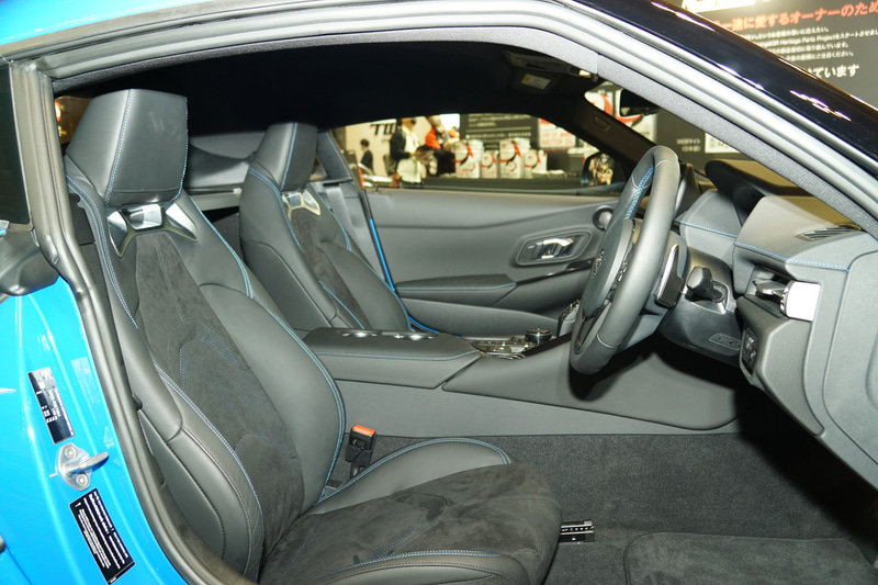 インテリアも確認することができステッチなどの仕上がりが従来と異なる印象