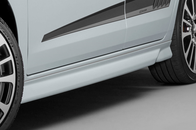 サイドスポイラー（単体価格：カラード仕上げ6万500円/未塗装4万9500円）