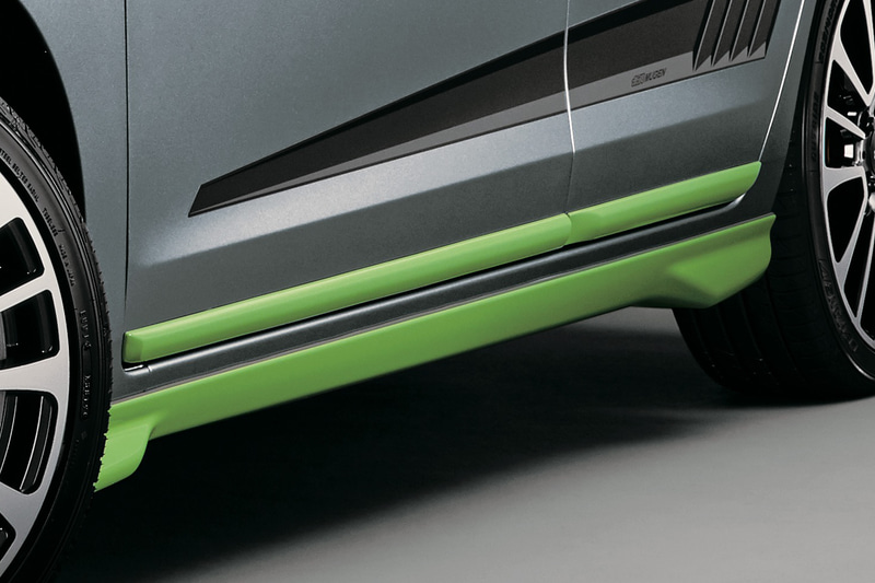 サイドスポイラー（単体価格：カラード仕上げ6万500円/未塗装4万9500円）