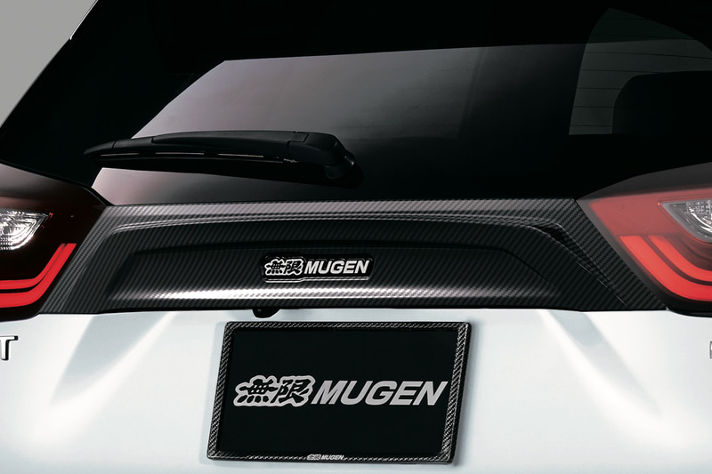 テールゲートガーニッシュ（4万700円）